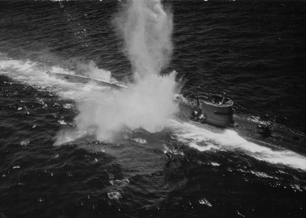 U-118 under attack